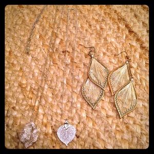 🛍Nice leaf jewelry. Gently used.